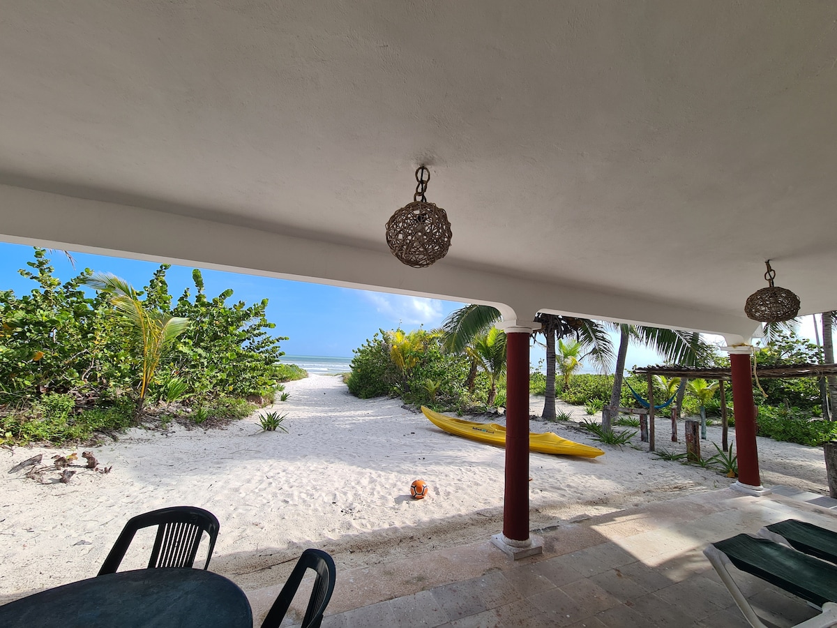 Beachfront house in El Cuyo, "Casa Copo"