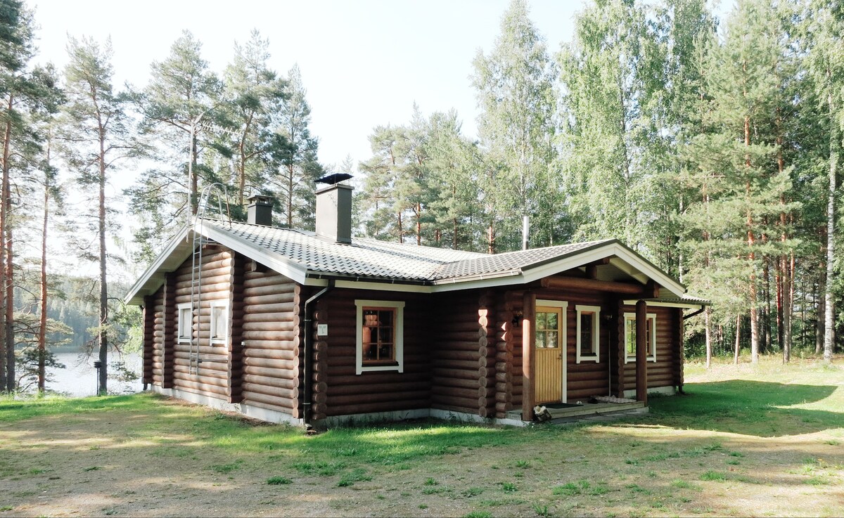 Holiday-Pälsilä ，美丽的湖滨小屋，带木质桑拿房