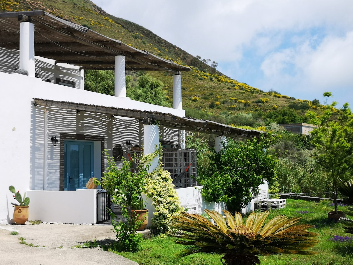 La Sciara -美丽的海景工作室，带露台、空调