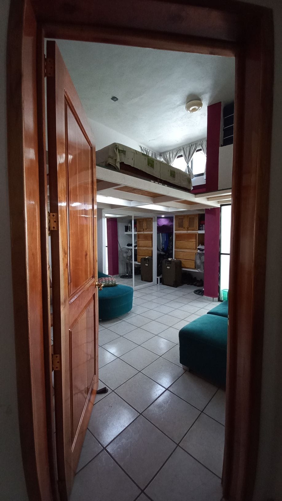 Amplia habitación en Lázaro