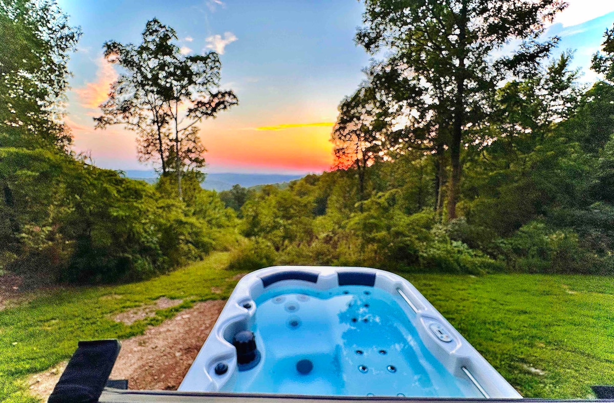 A Still Point Cabin and HOT TUB!