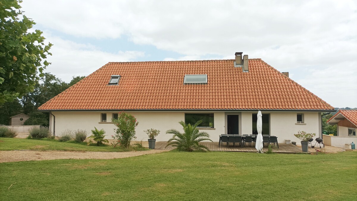 Villa avec piscine 10/12 pers et salle de réunion