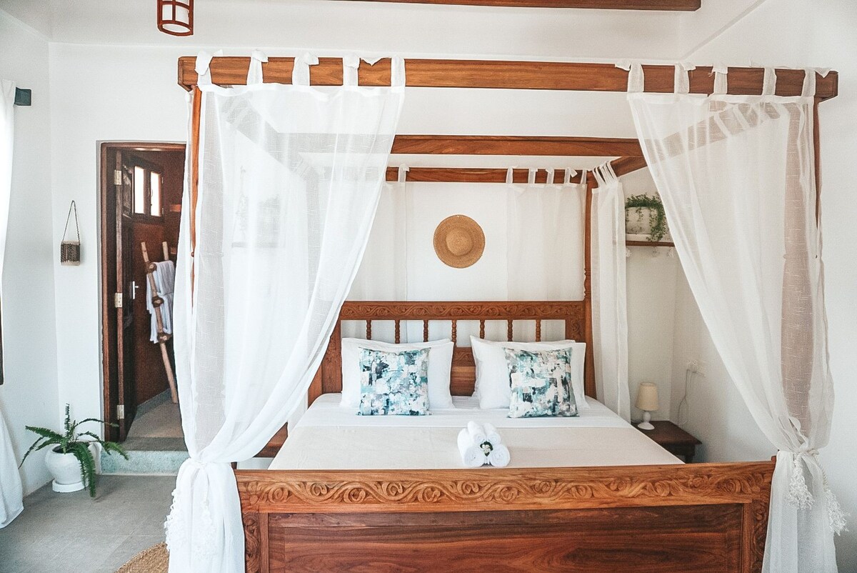 Jasmine Sanctuary|Zawadi Room Stylish and spacious