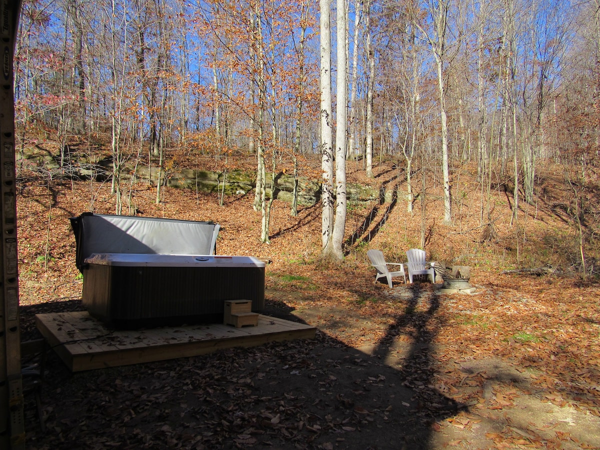 Woodland cabin near Athens and Hocking Hills