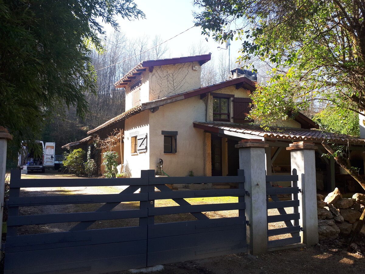 Charmante maison de campagne avec grande piscine