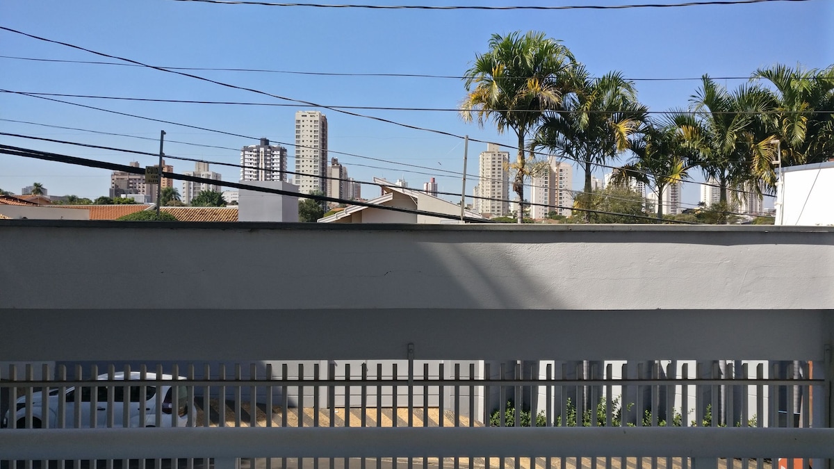 Suite Privativa com Varanda e garagem.