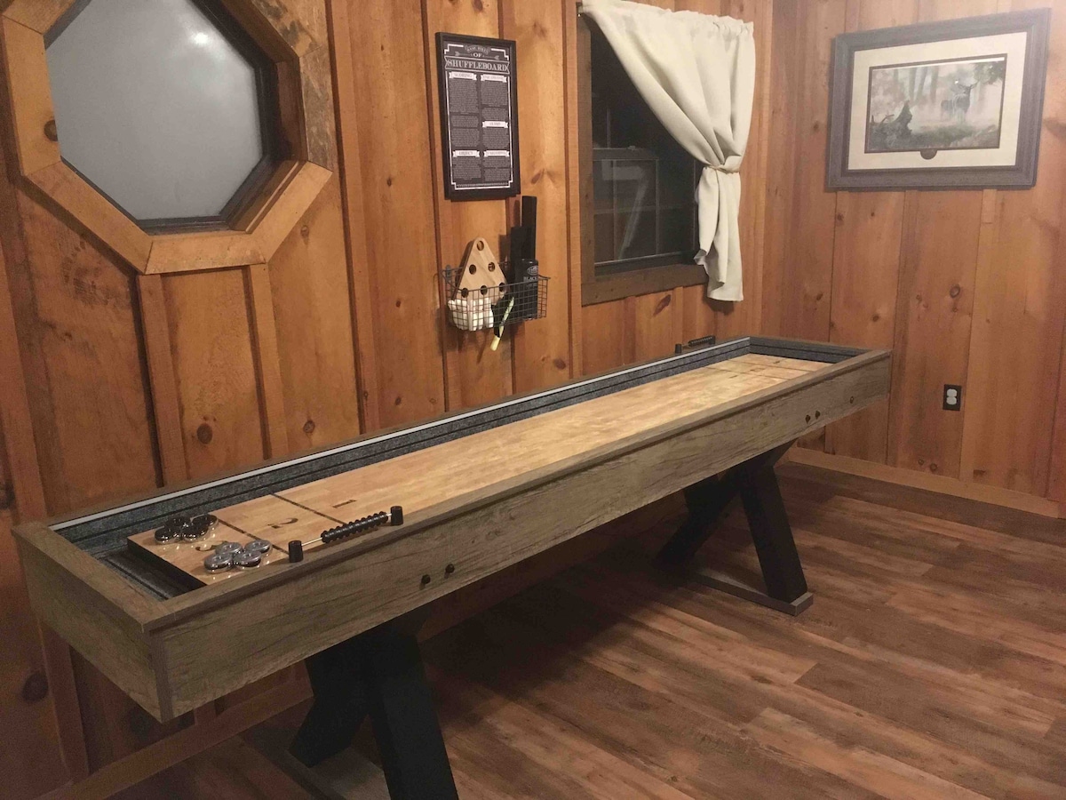 Gnome Trails-Spa-Shuffleboard-Fireplace