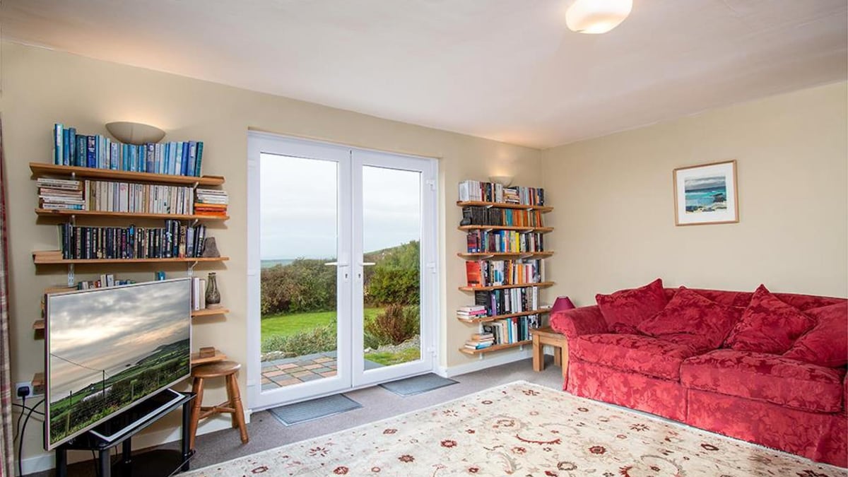 Bryn Goleu, sea view cottage on the Llŷn Peninsula