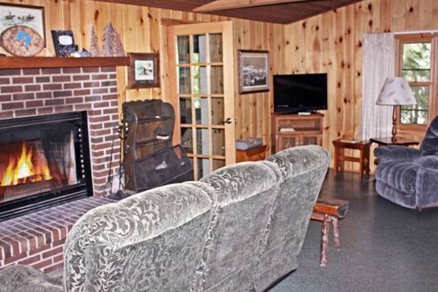 Norway Pines 2 - 4 Person Special With Fireplace