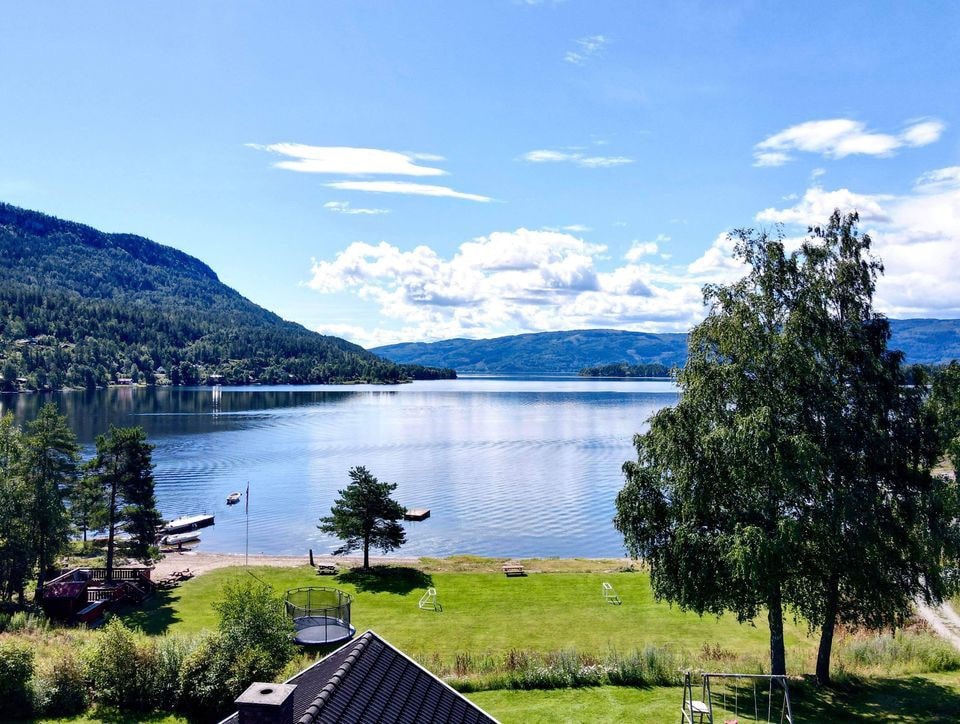 Spacious cabin, grand view over lake Tyrifjord
