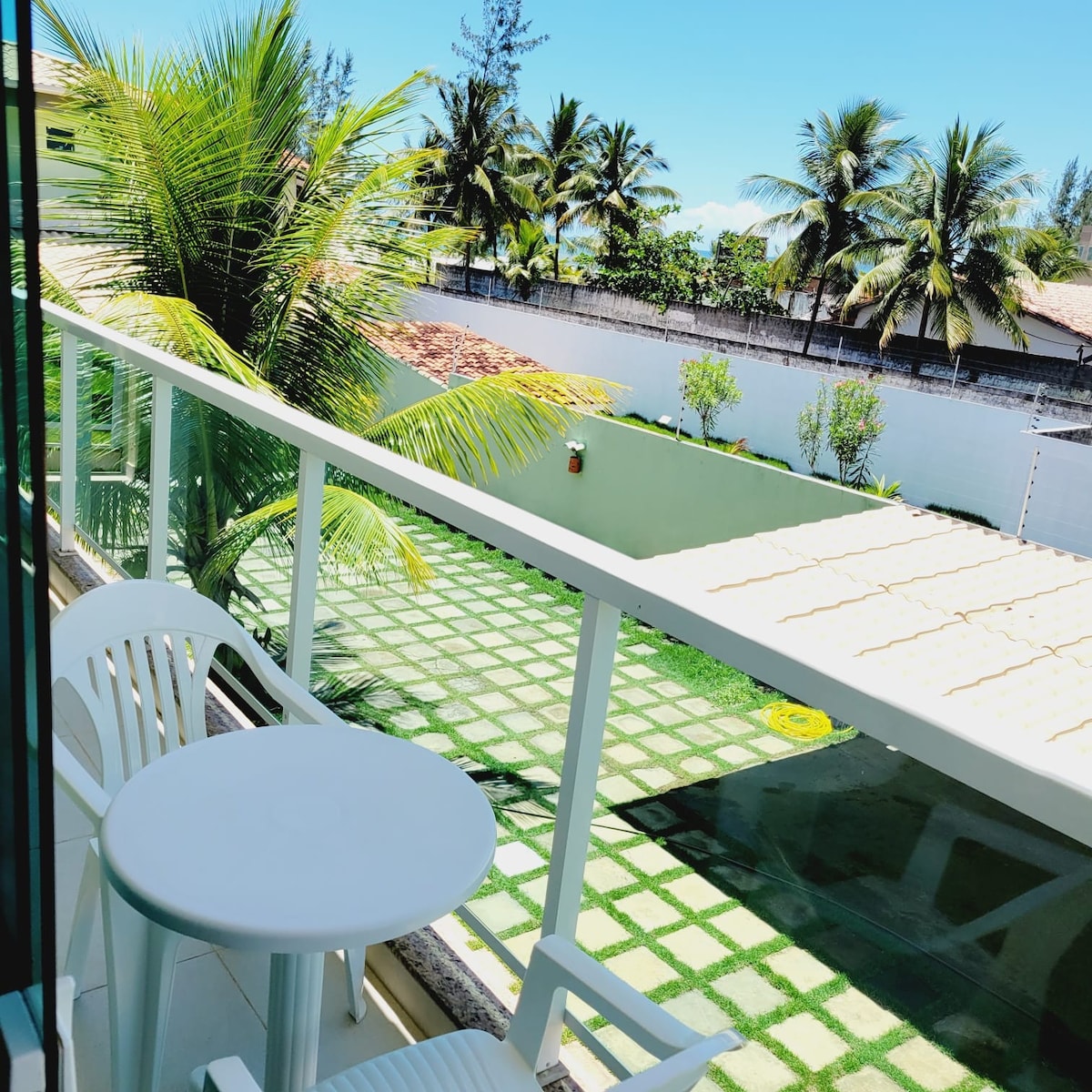 Apartamento superior em frente a praia do Guaibim