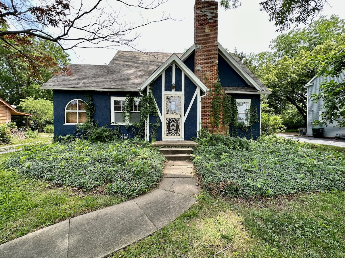 The Blue Cottage of Warrensburg