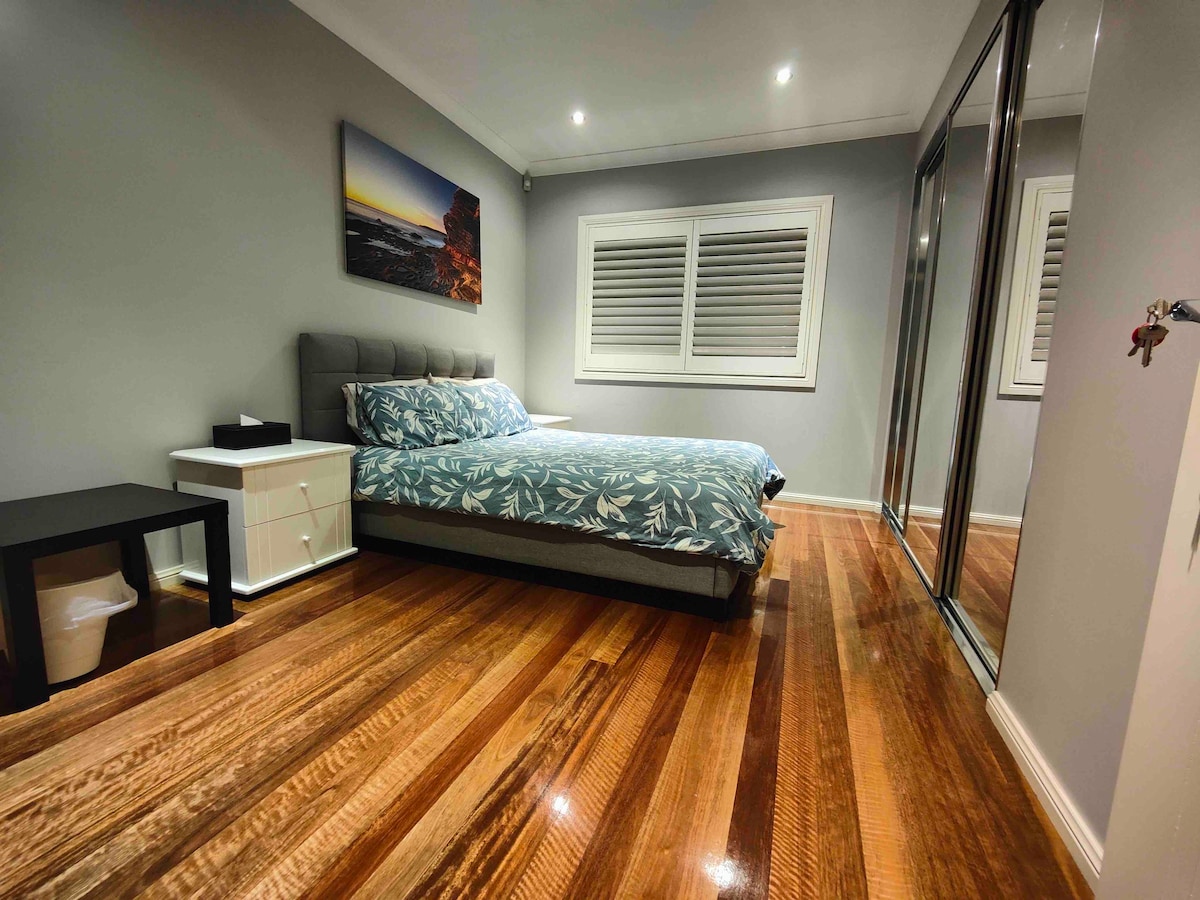 Room in spacious house in Sydney