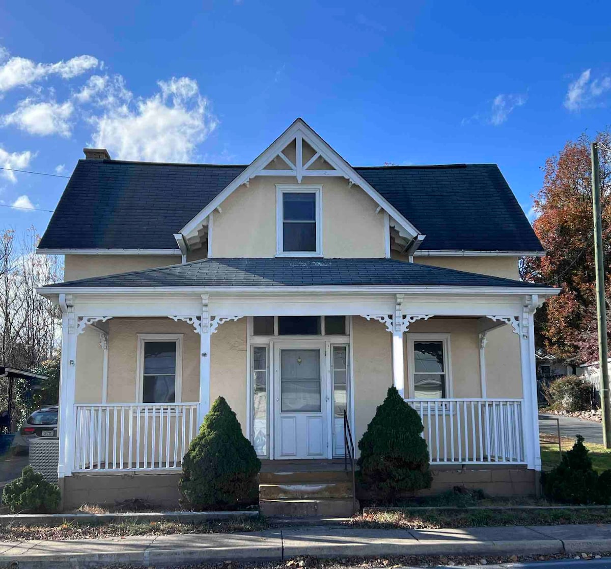 The Dayton Cottage: 1880s renovated house