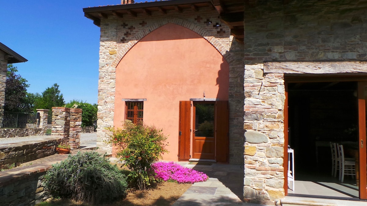 Casa Castellone Pianello Val Tidone带花园