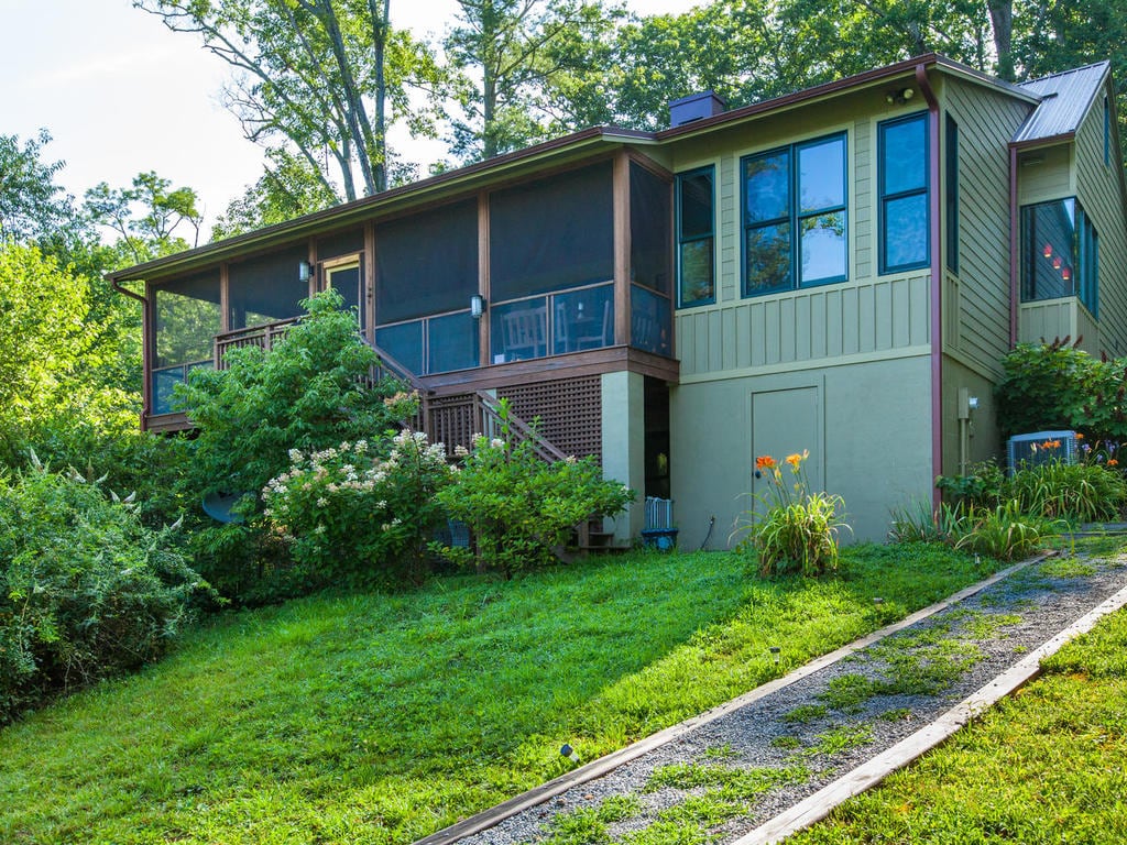 Lake Summit home & Boathouse