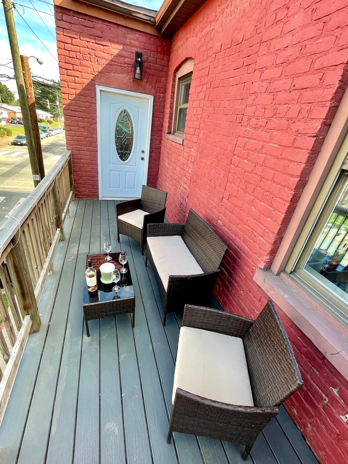 2 BR with Balcony in the Heart of Richmond