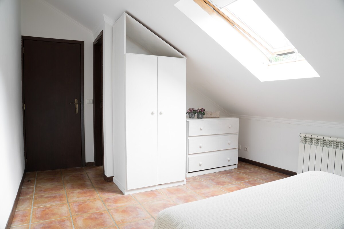 Standard double room 1, attic  (Casa das Proteas)