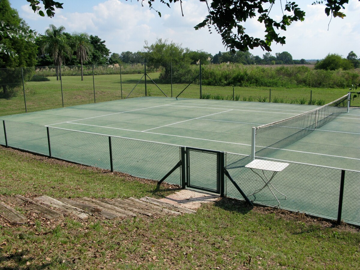 第五，靠近BS AS的网球场、高尔夫球场和泳池