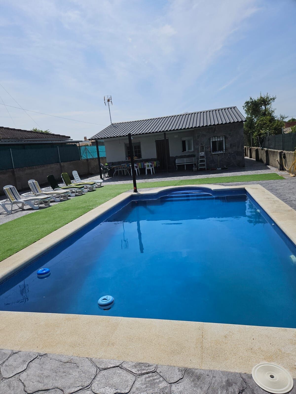 casa con piscina en escalona