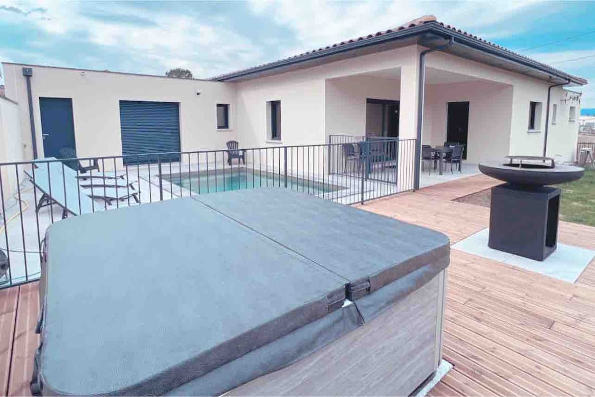 Sud Ardeche maison jacuzzi piscine