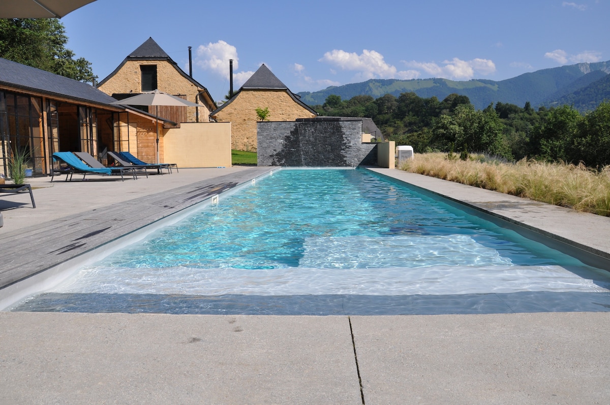 法式山区独立别墅，设有恒温泳池