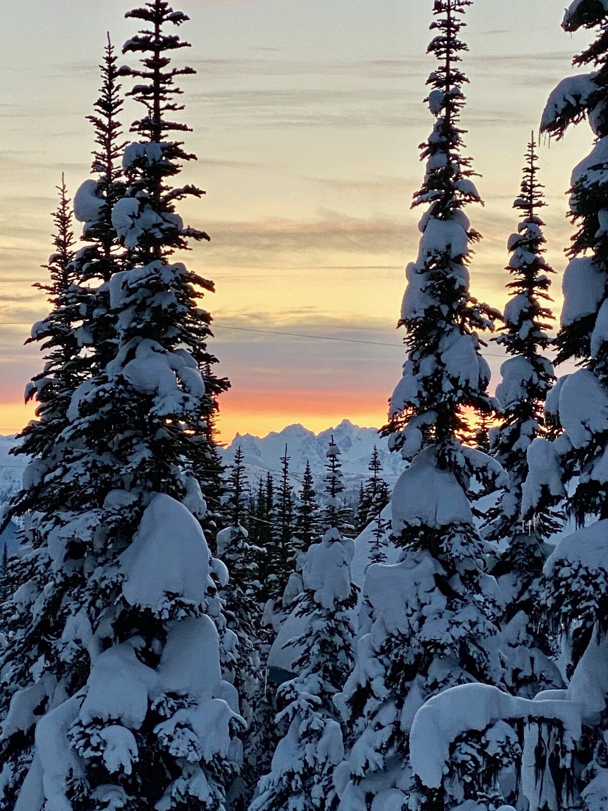 哈德逊湾山上的Chickadee Ski Cabin