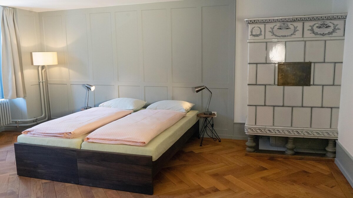 带浴缸的独立4卧室房| Burgdorf城堡旅舍
