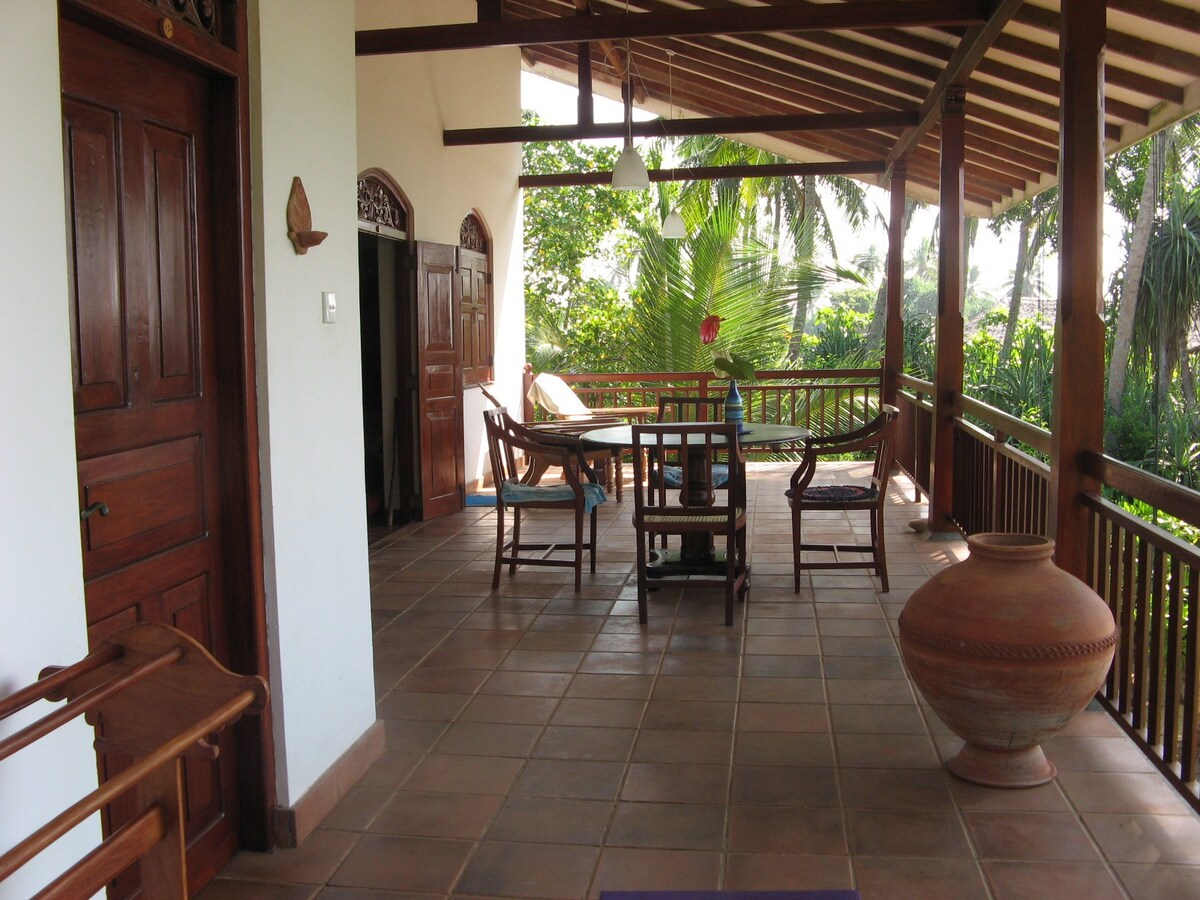 Villa Sunrise, room 1 with beach access