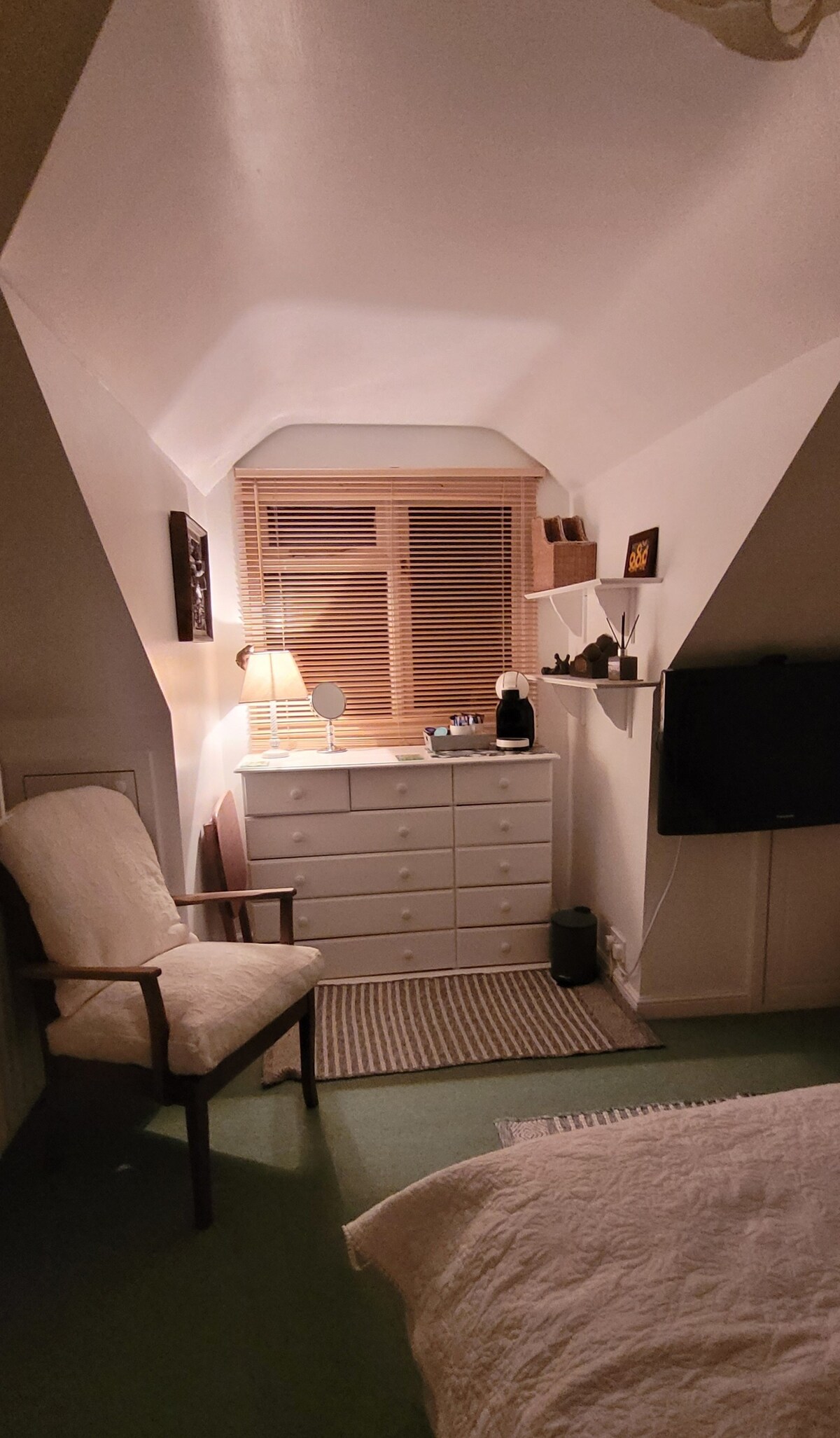 Large Double Room in Quiet Cul-de-sac.