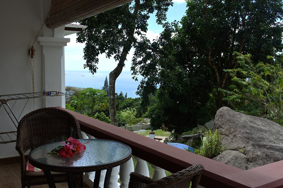 Beautiful studio for 2 ppl. with sea view at Mahe