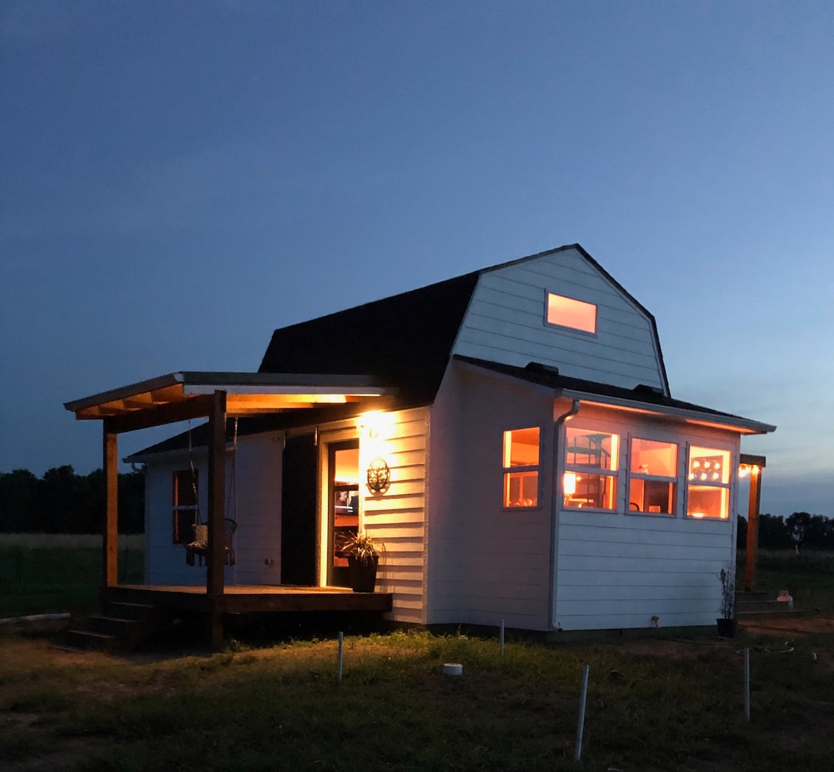 The Perfect Retreat: Modern Tiny Home- Hot Tub