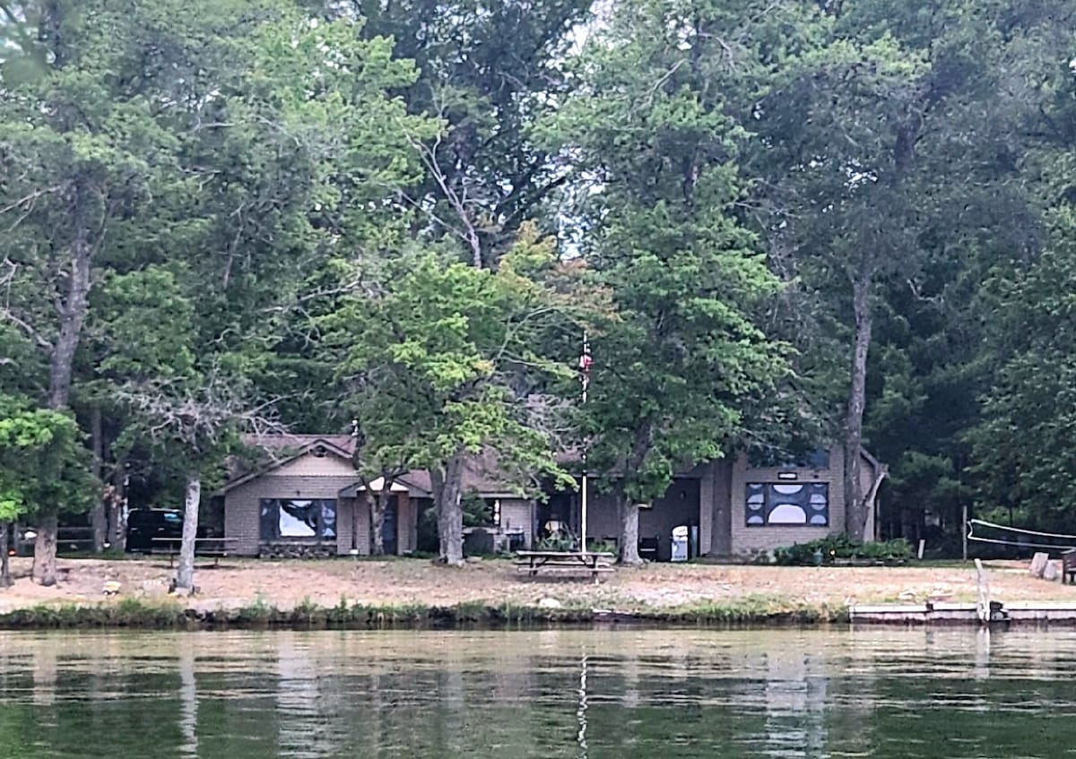 Waterfront Lakehouse on All-Sport Lake Margrethe