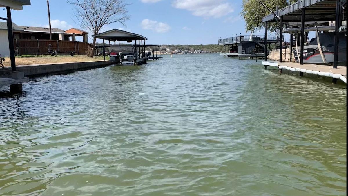 Family Lake Vacay😎 3房，带码头，位于格兰伯里湖（ Lake Granbury ）🏖