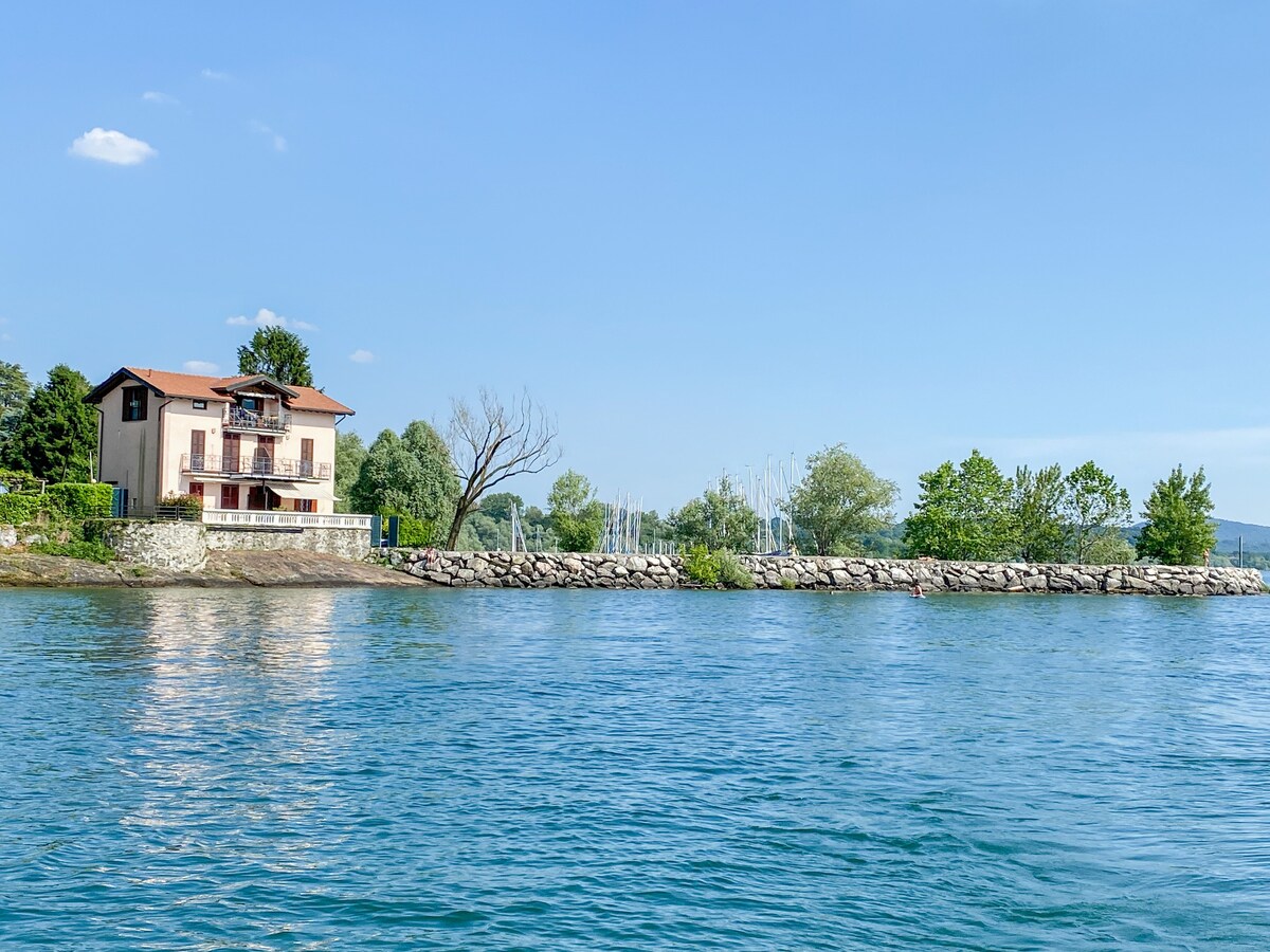 Villa Ottolini directly on the lake