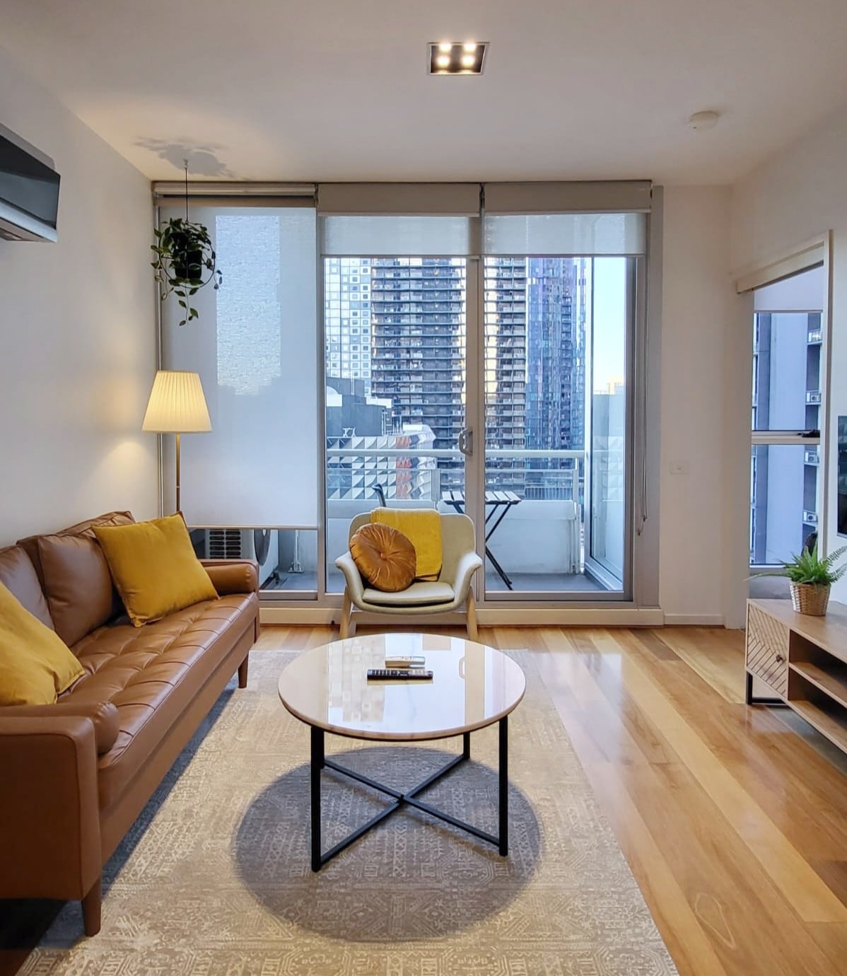 Central 2BR Apartment| Free Parking | Heart of CBD
