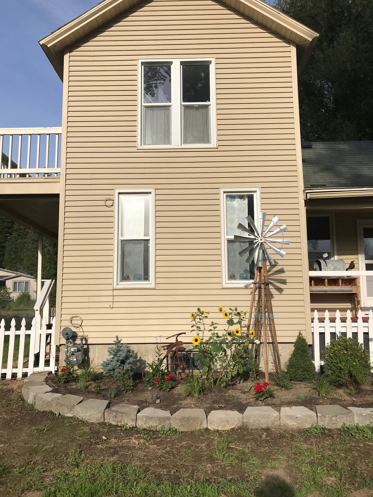 The Crow 's Nest- Farmhouse Retreat in No. Spokane