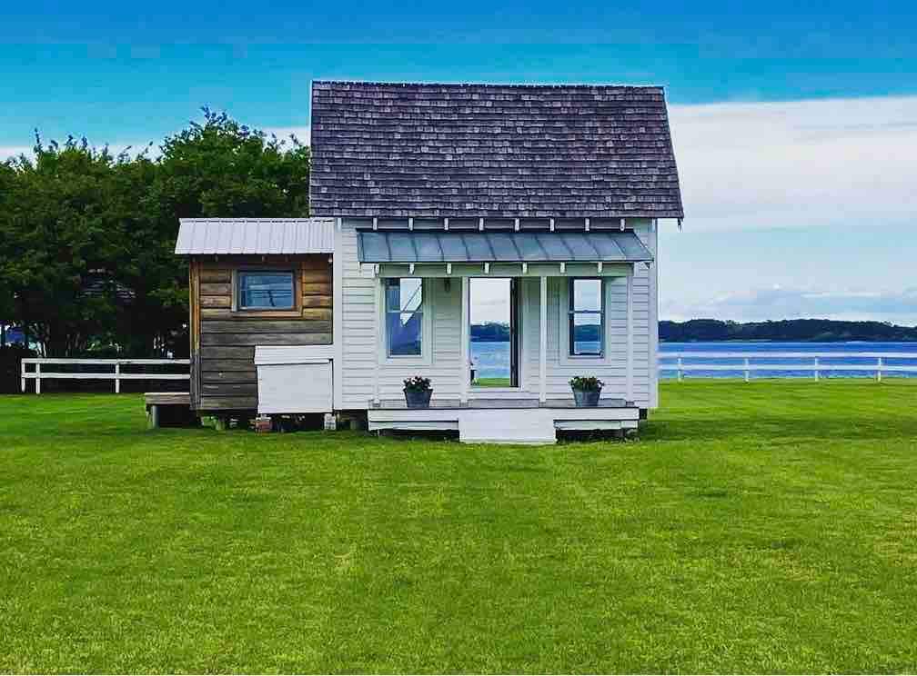 The Laughing King Retreat Honeymoon Island Cottage
