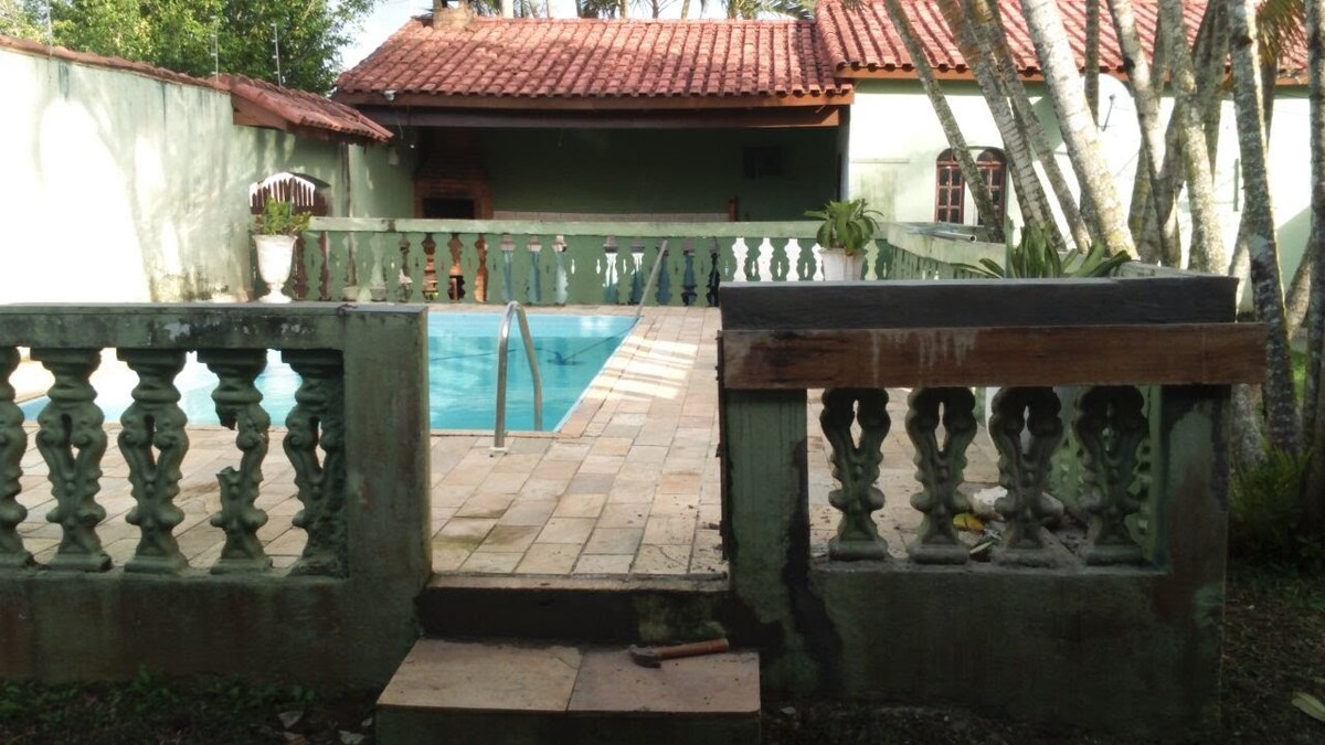 Casa de praia com piscina e churrasqueira