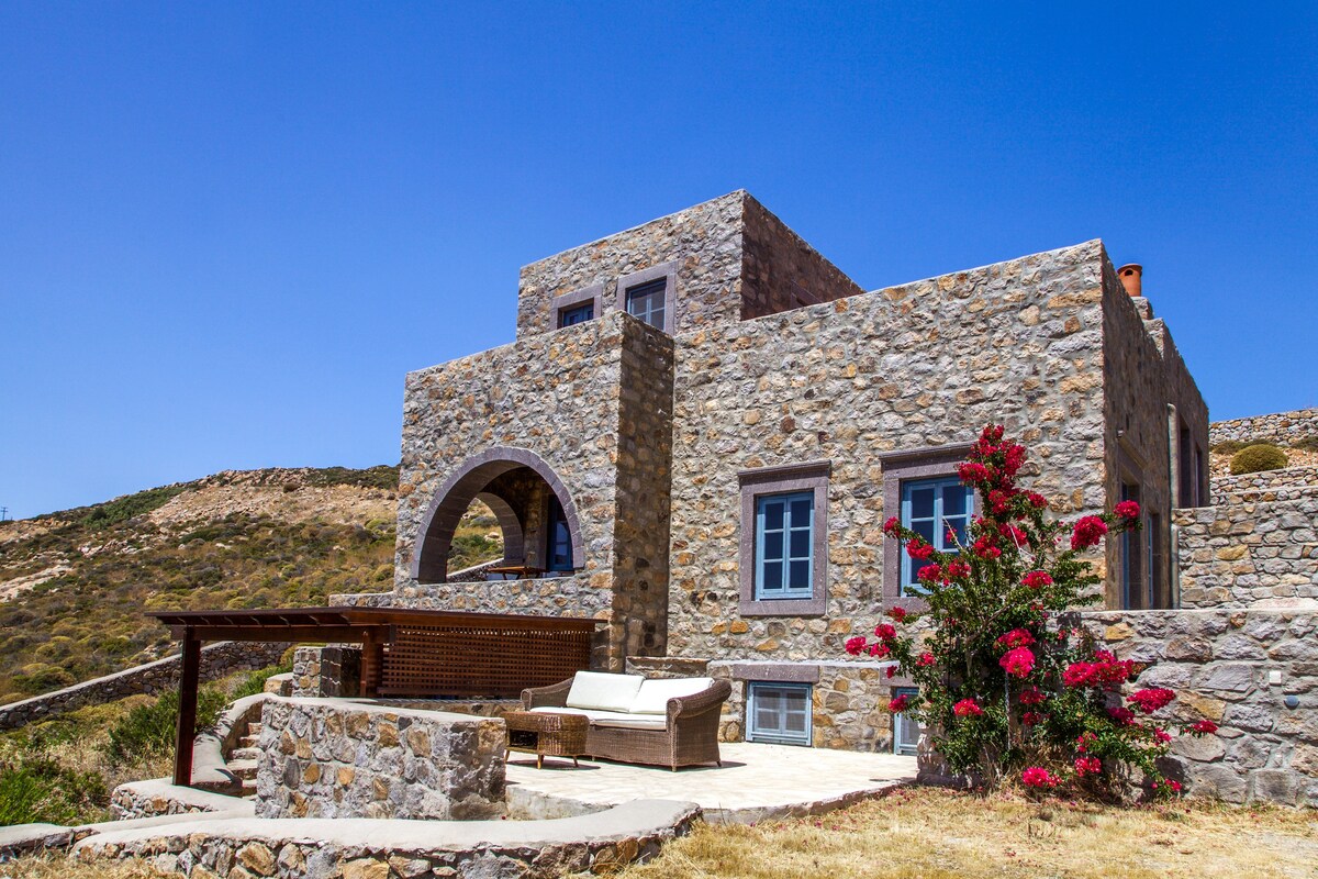 Calmness and Spiritual Patmos Villa, 4BR, 150m SEA
