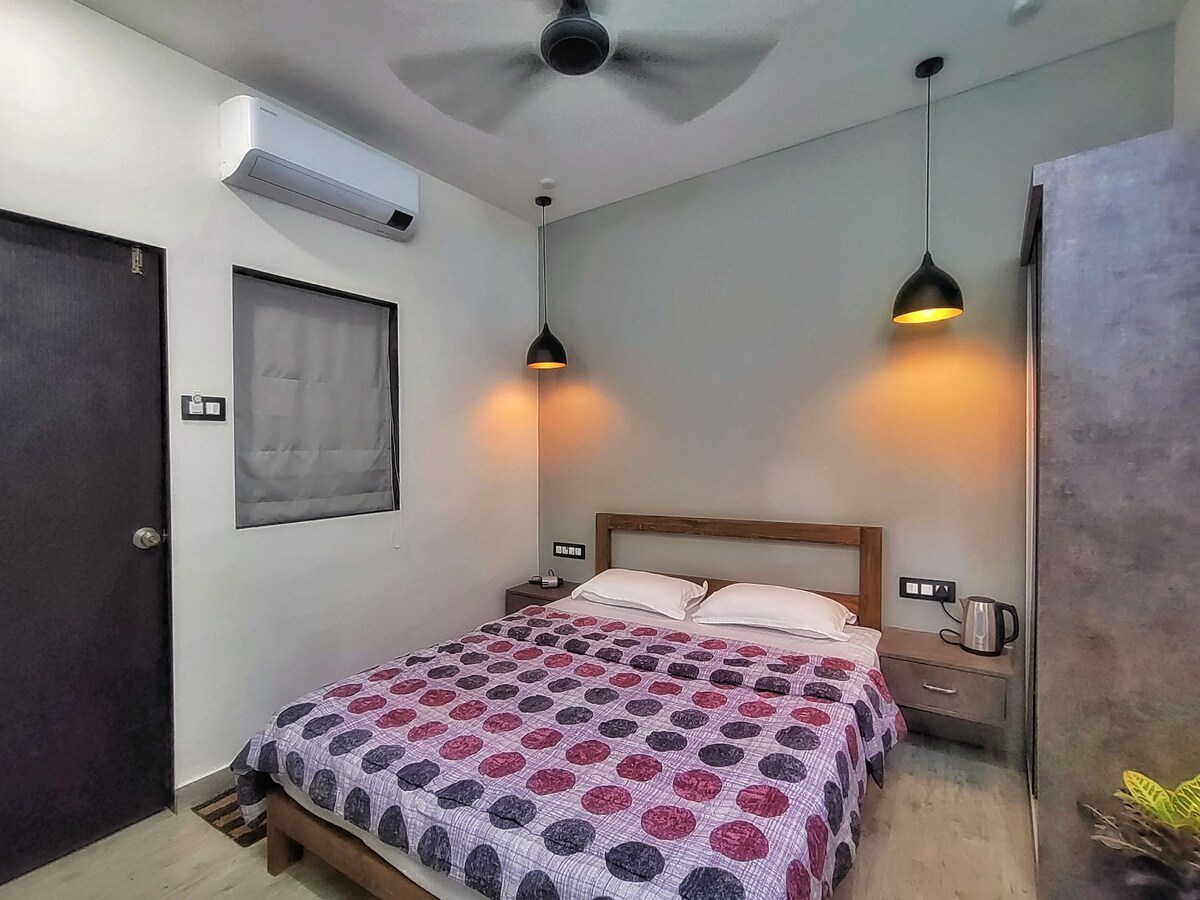 Premium couple room with private garden sitout 3