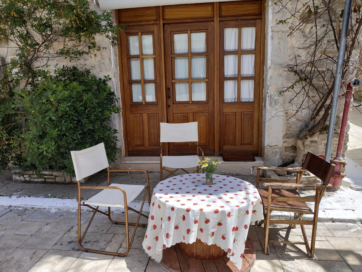 位于卡拉莫蒂奇奥斯（ Kalamoti Chios ）中世纪村庄的可爱单间公寓