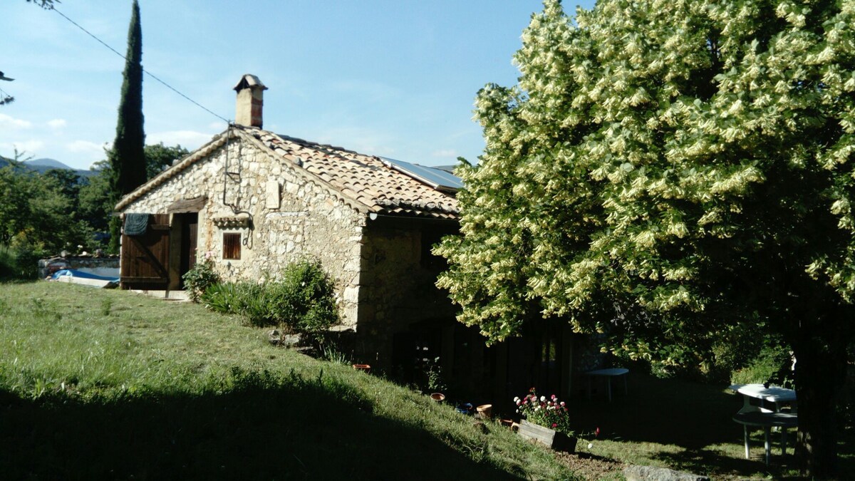 Maison de campagne en Drôme provençale à Sahune