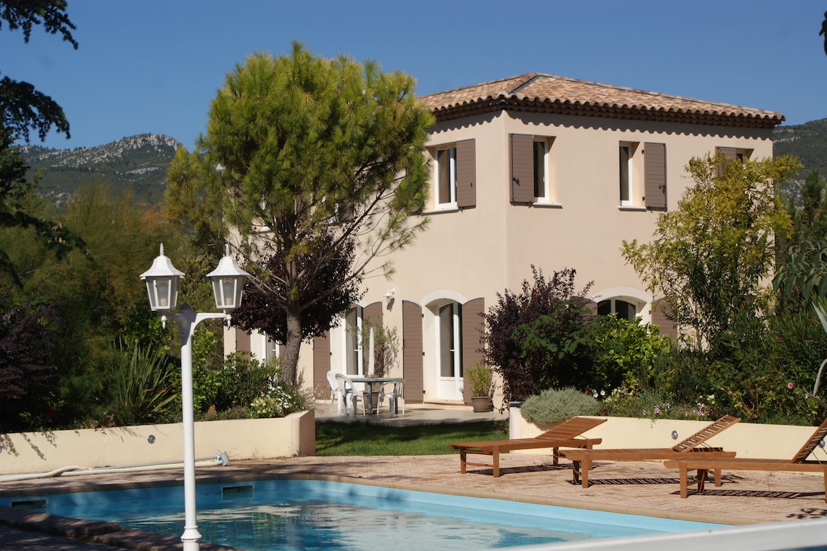 house cuges les pins classified 5 *