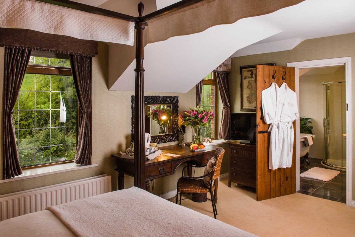 Colonial Room, Four Poster Bed & Gourmet Breakfast