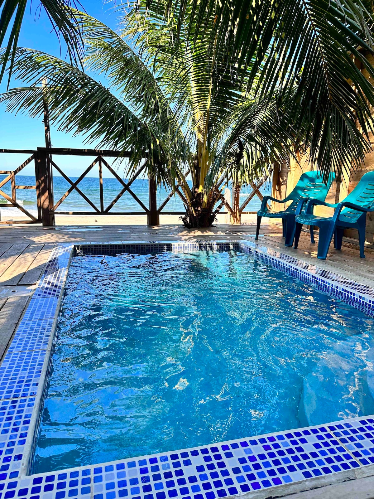 Villa Devonia | Beachfront Cabin w/Pool (Couples)
