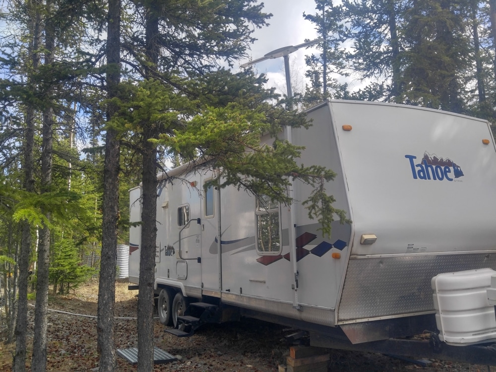 阿拉斯加炉灶中的Tahoe RV小屋： B-3排