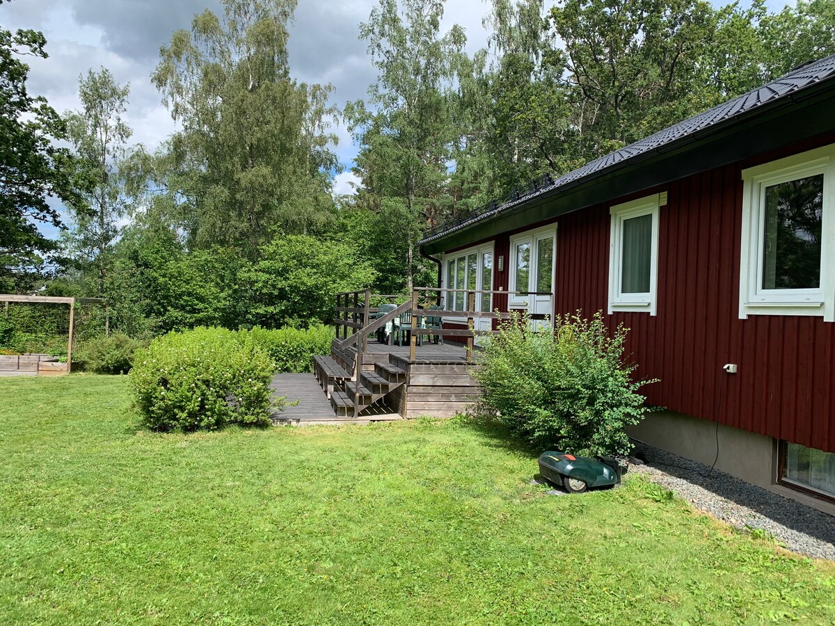 Ekeberg ，位于Lillsjön的完全翻修房屋
