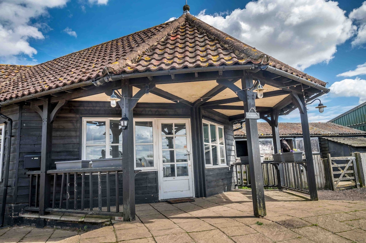 Super Quaint Bungalow a mile to Snetterton track