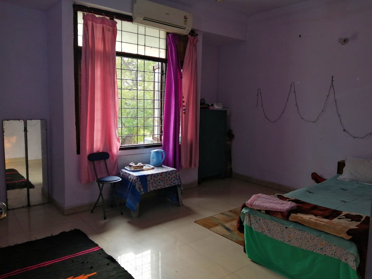 kayenaat (cozy private room in hazratganj , 2)